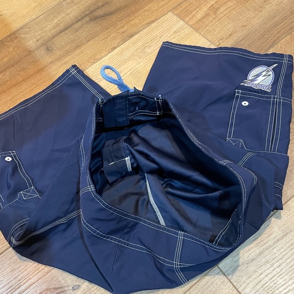 Tampa Bay Lightning Blue Swimsuit Men’s Size 30 - Picture 4 of 4